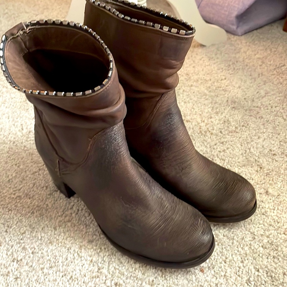 Ovyé brown leather ankle boots 6.5-7